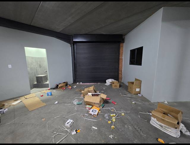 1,220M² WAREHOUSE TO LET IN ORMONDE